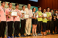 創新科技中心主任黃錦輝教授代表大學頒獎予獲獎同學並出席閉幕典禮